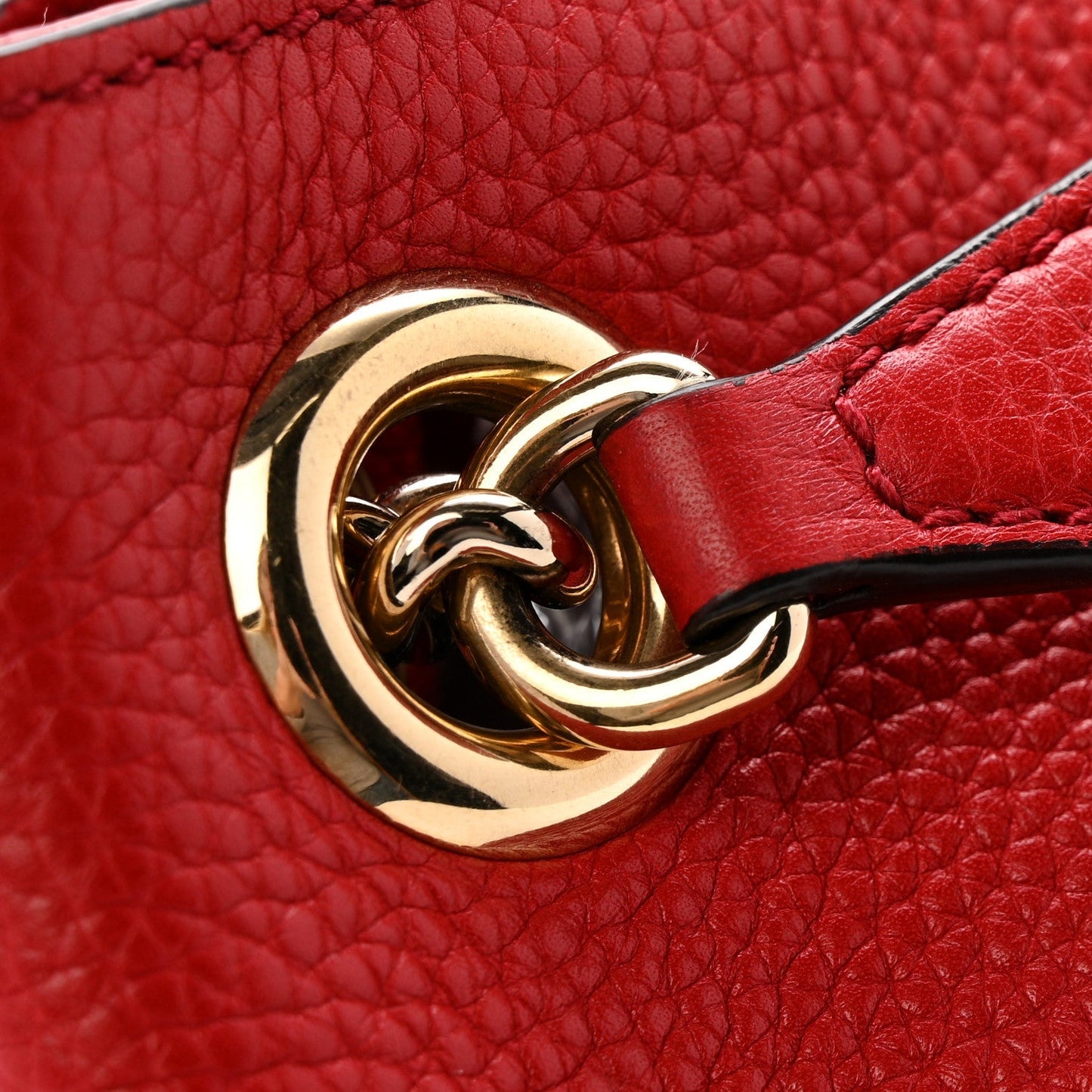 Pebbled Calfskin Medium Soho Chain Shoulder Bag Tabasco Red