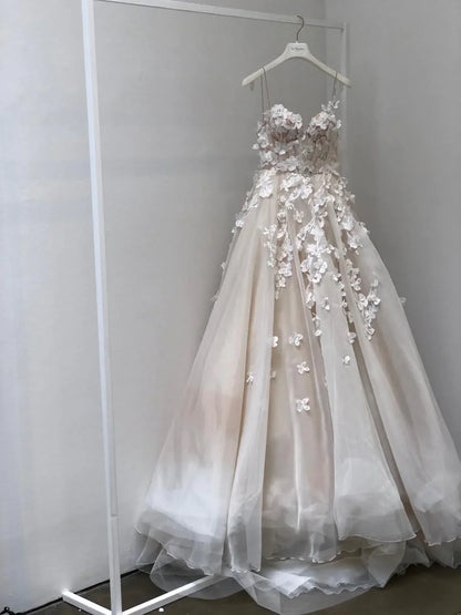 Light Champagne White Chiffon Wedding Dresses With 3D Floral Appliques