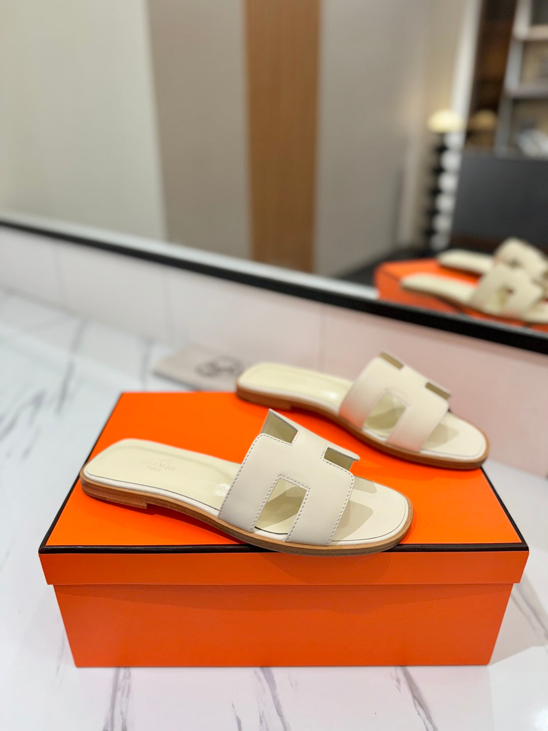 HM Oran Sandal Pearl Ivory Cowhide 294853