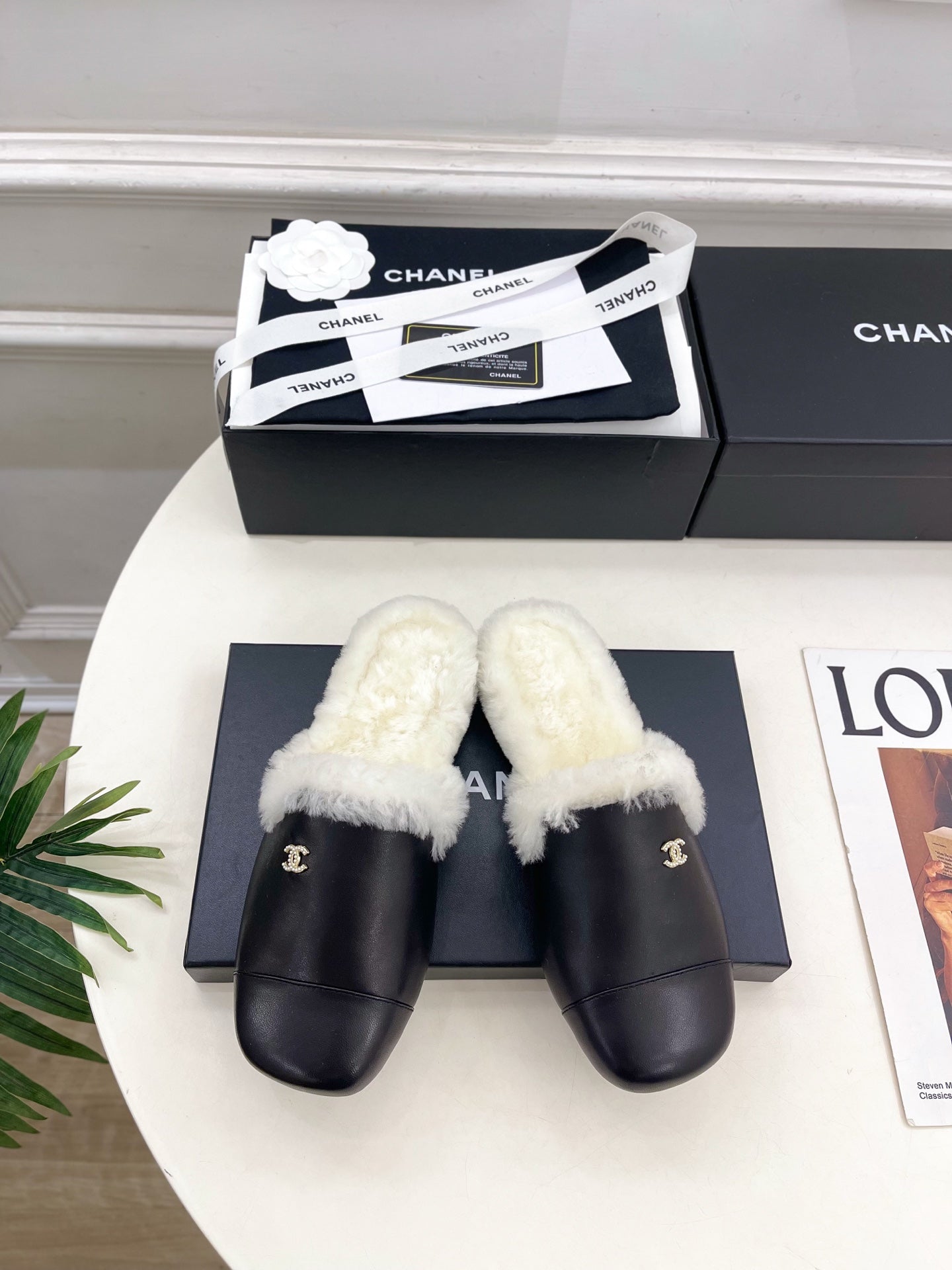 CC 25K Double C Pearl Fur Slippers Black White Calfskin Shearing 586997