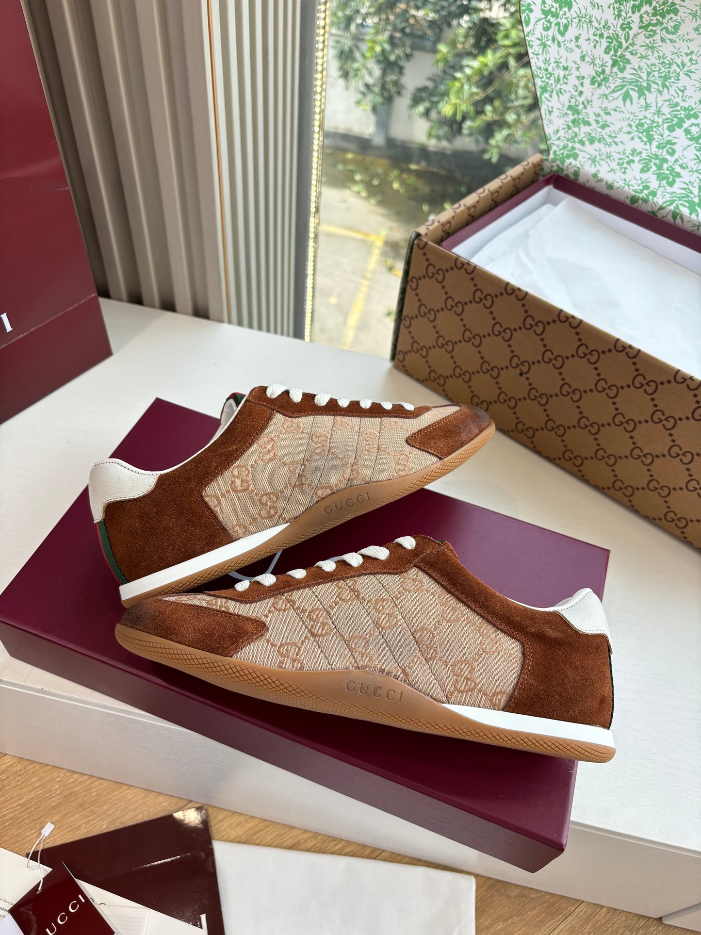 Gucci Shift Damen sneaker Varianten Schwarzes Beige & Dark Brown Canvas and Suede Trim 506841