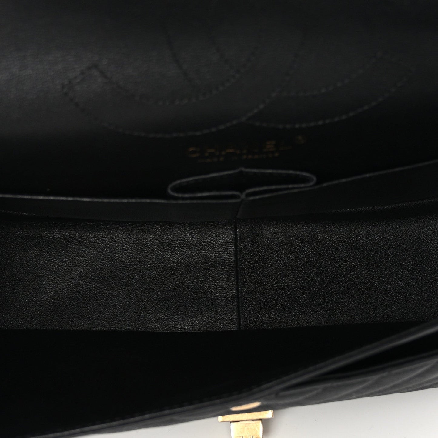 Crumpled Calfskin Chevron Quilted 2.55 Reissue 226 Black