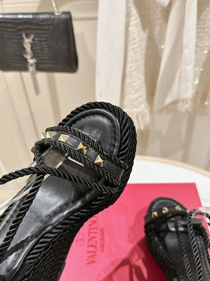 Rockstud Flatform Sandal 10mm In Black Calfskin And Nylon Rope  829393