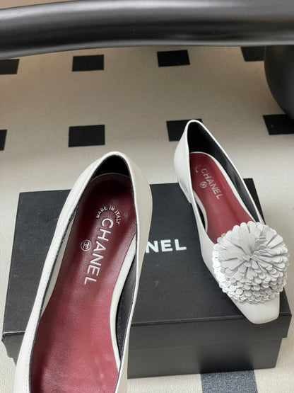 CC 26 Flower-shaped Ballet Flat White Sheepskin 593167
