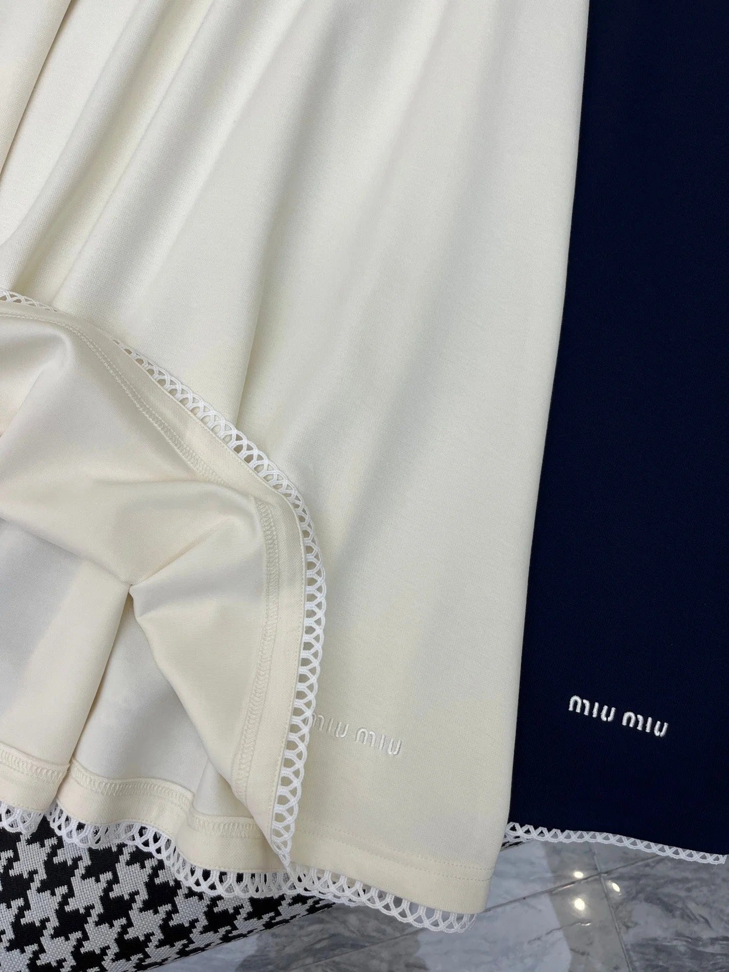 ELEGANT SET – TOP WITH FLOWY A-LINE SKIRT