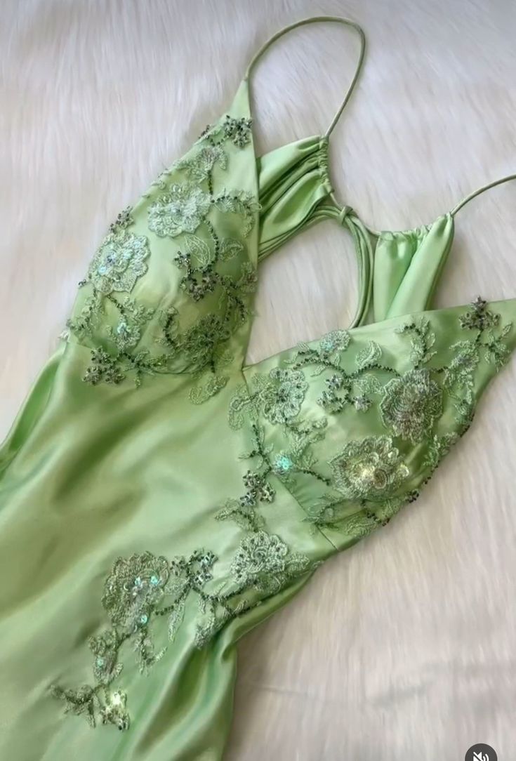 Beautiful A Line Spaghetti Straps Green Long Prom Dresses Backless Satin Prom Gown