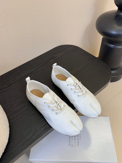 Maison Margiela 2025 Split-Toe Lace-up Shoes White Cowhide 580421