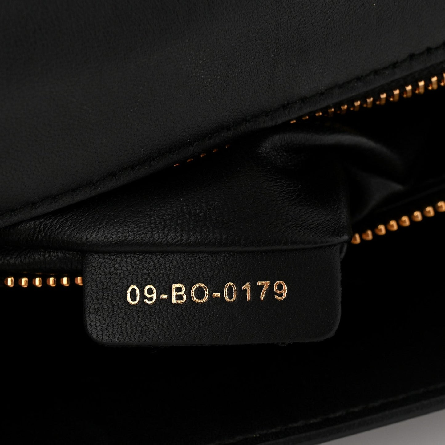 Calfskin 30 Montaigne Chain Pouch Black