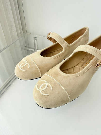 Chanel 26 Mary Jane Shoe Beige in Suede 597379