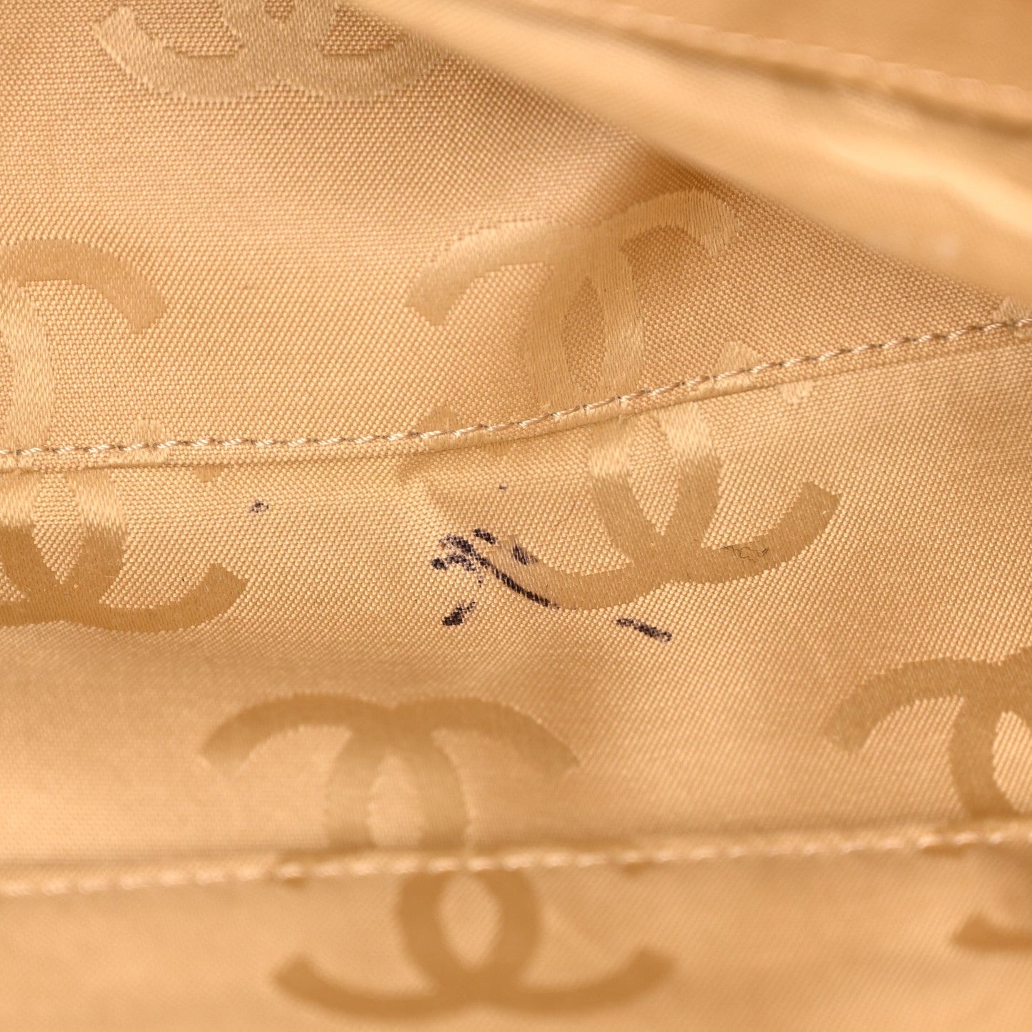 Caviar CC Stitched Medium Tote Beige