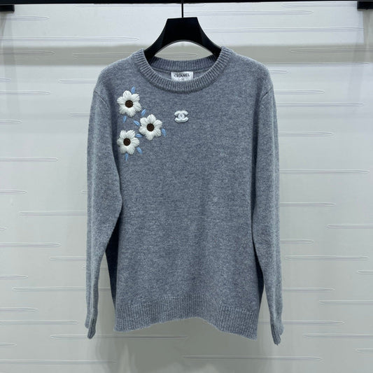 Chanel Floral Patterns Gray Sweater Embroidered 340998