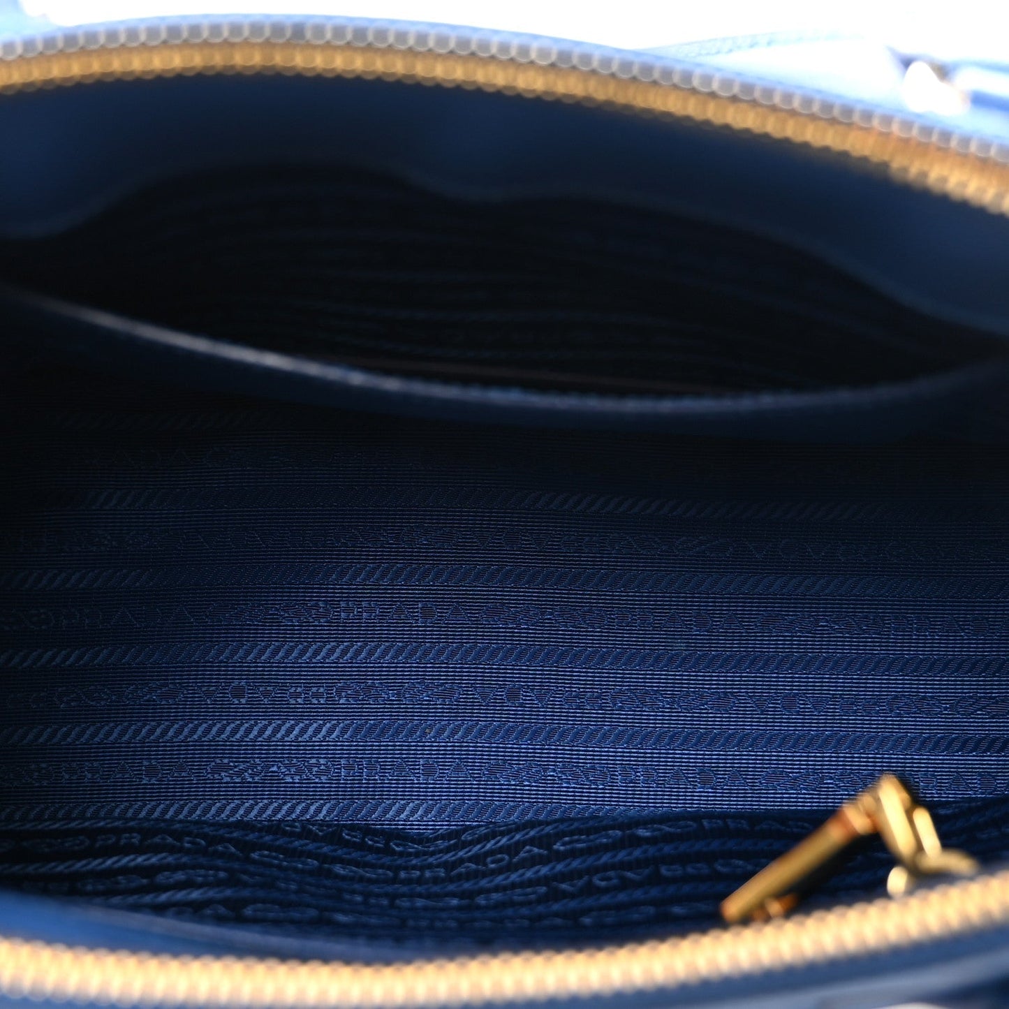 Saffiano Lux Small Galleria Double Zip Tote Azzurro