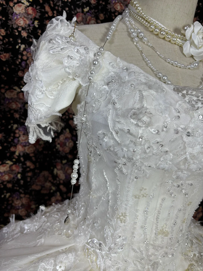 Glamorous Ivory Off-Shoulder Intricate Lace Applique Tulle Wedding Dress TP5339