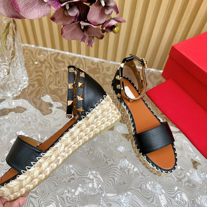 Rockstud Espadrille 45mm Black leather sandals