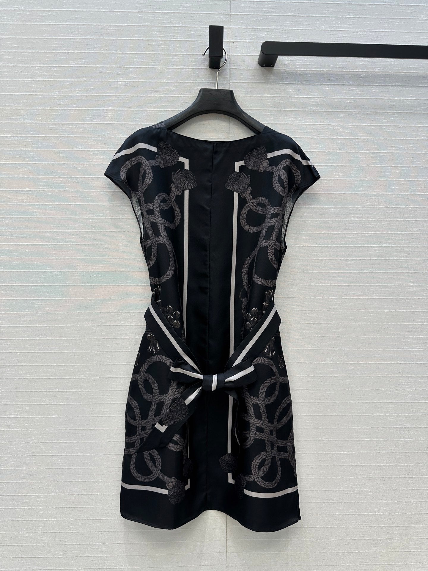 HM 25S Palefroi Remix Sleeveless Dress Graphic Print in Black Silk