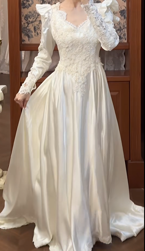 Chic A-Line Long Wedding Dress Satin V-Neck White Bridal Gown Lace Long Sleeves Bridal Dresses