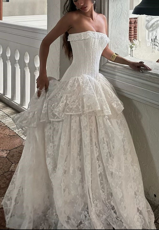Classic White Lace Strapless Wedding Dresses Sleeveless Bridal Gowns