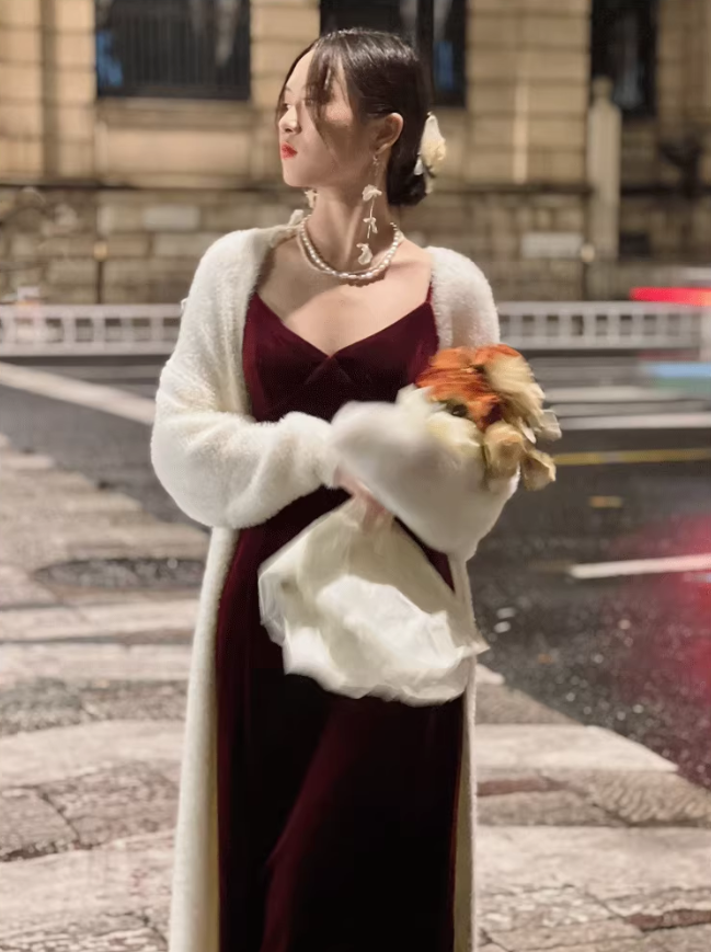 Burgundy suspender dress sexy V-neck backless high-end Christmas annual party hip dress R1471