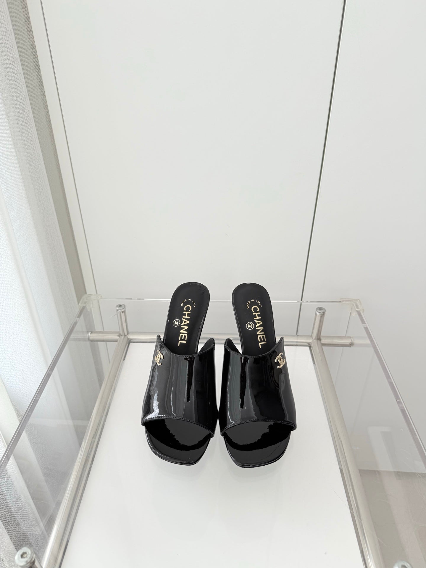 Chanel 26 Sandal 90 Black in Patent Leather 597367