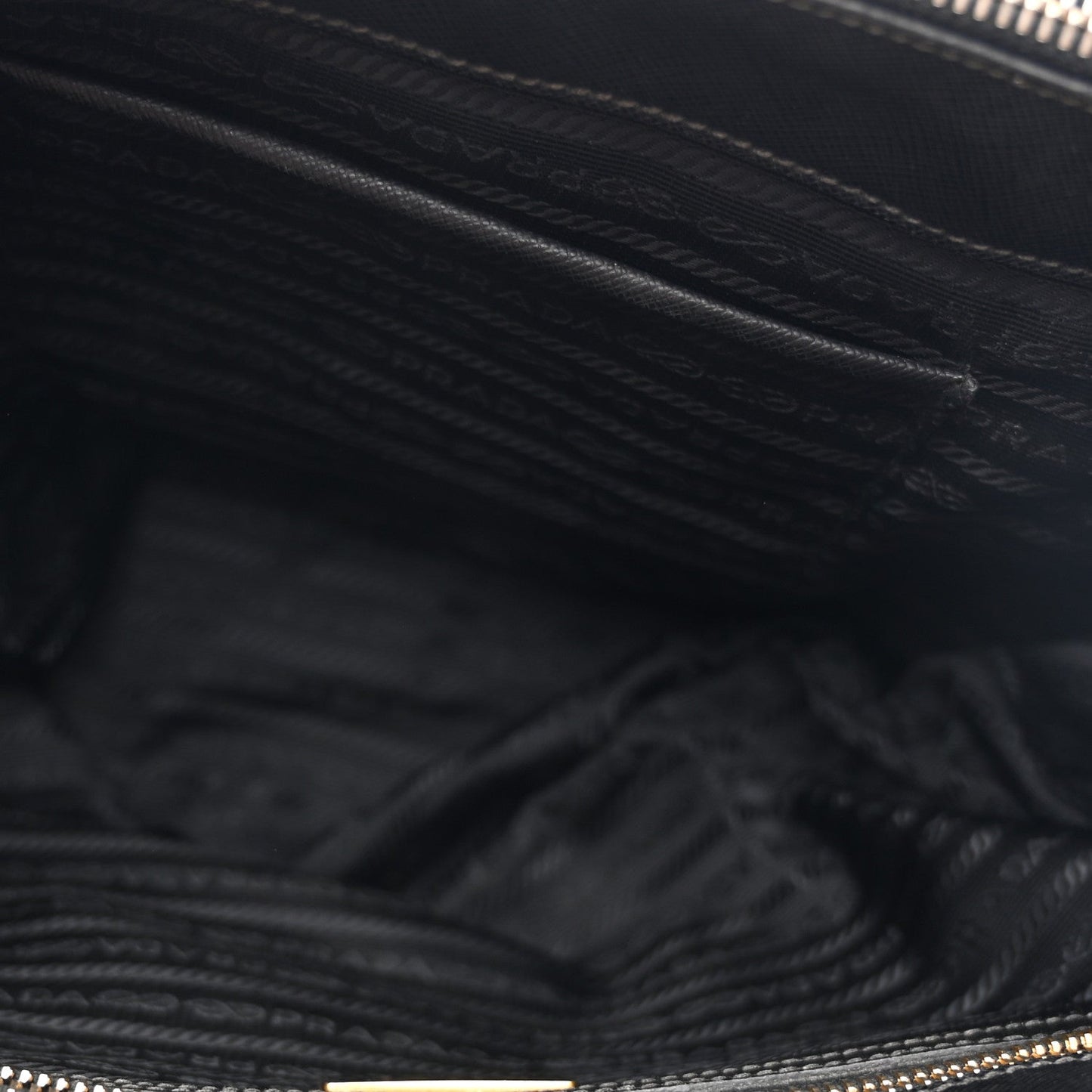 Saffiano Medium Galleria Double Zip Tote Black