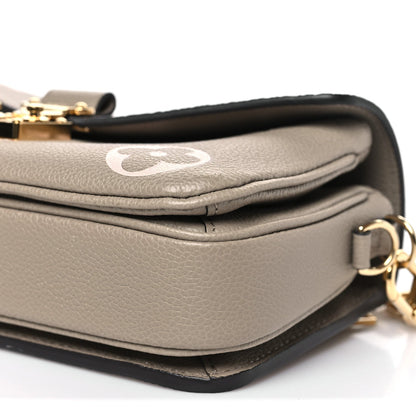 Empreinte Monogram Giant Pochette Metis East West Tourterelle Creme