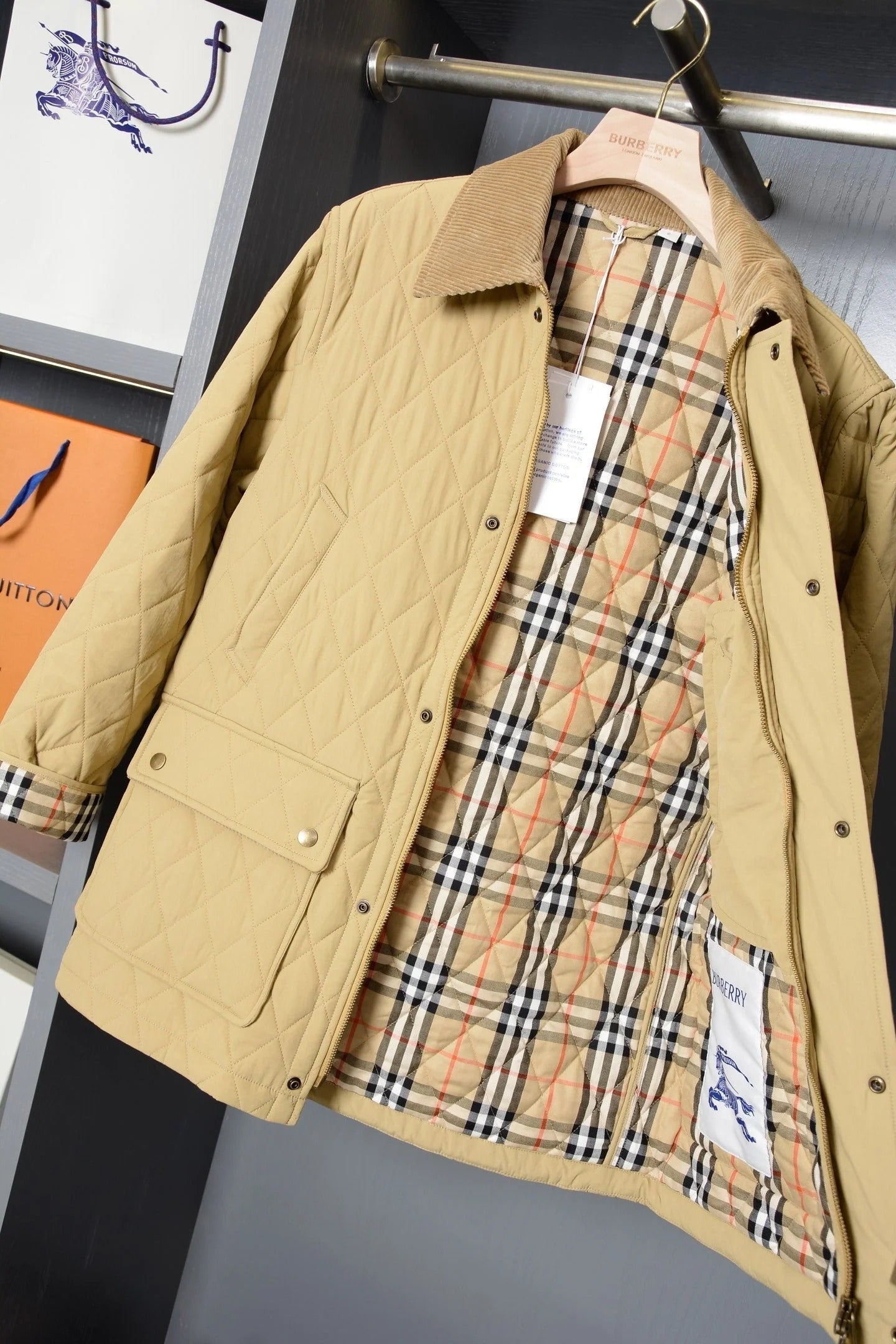 BURBERRY 25S QUILTED JACKET 236