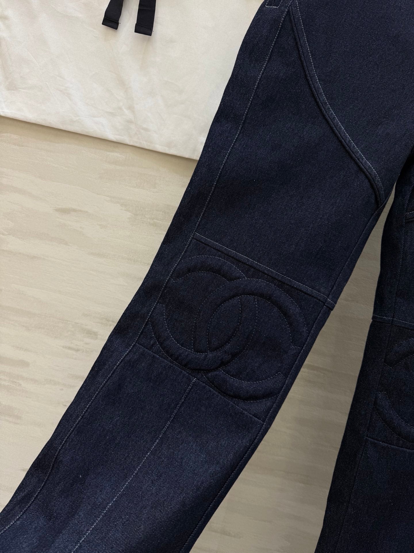 Chanel Straight Leg Jeans 800653