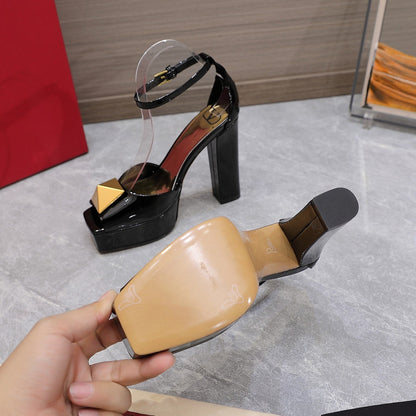 Open Toe Pump With One Stud Gold Patent Black Leather 130MM