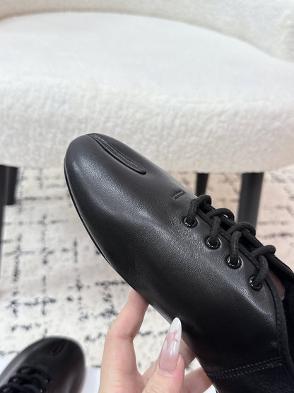 MM Tabi 6-Point Toe Lace-up Shoes Black Calfskin 558423