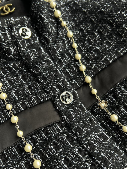 Chanel 2025 Belt Jacket Black Wool Cashmere 318587