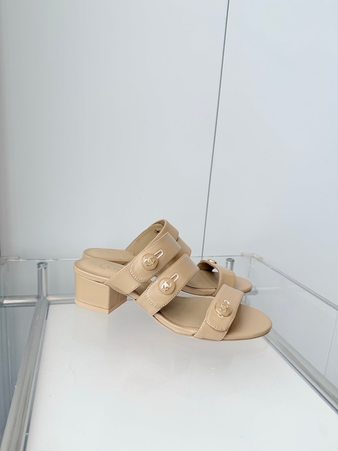 Chanel 26 Turnlock 40 Beige Sandal Mule in Lambskin 597398