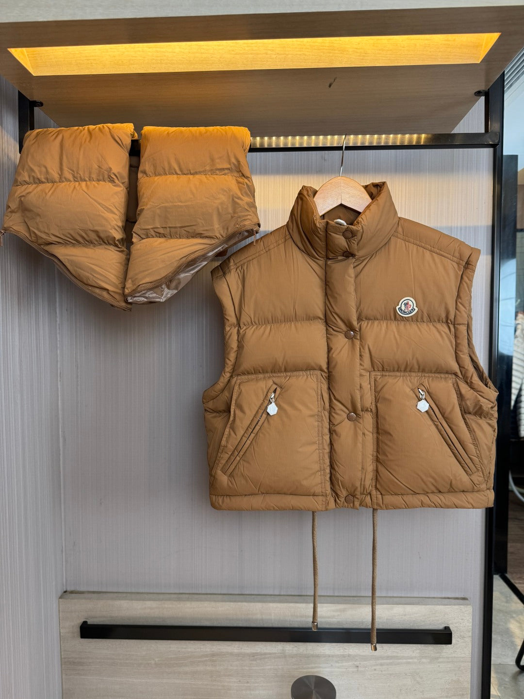 Moncler 25 Down Jacket With Detachable Sleeves 285711