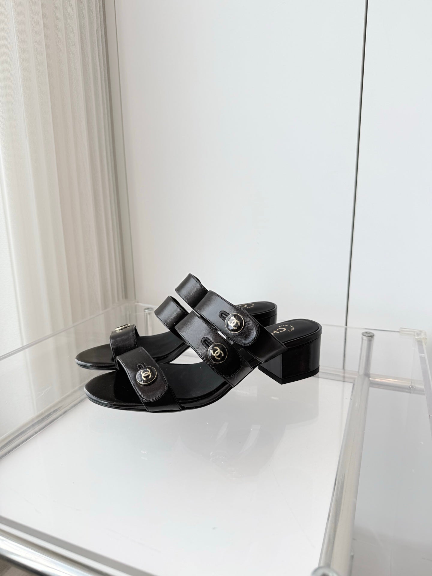 Chanel 26 Turnlock 40 Black Sandal Mule in Lambskin 597396