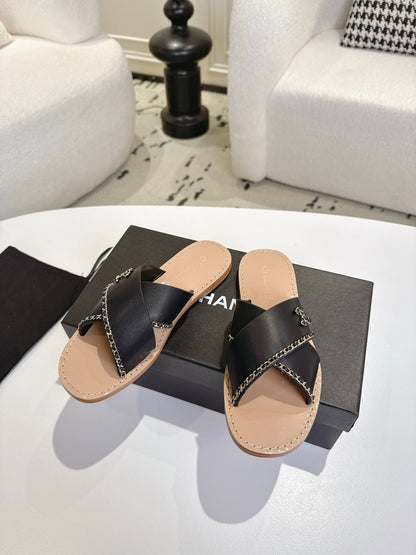 CC Cruise 2025/26 Mules Black Light Beige Calfskin 570316