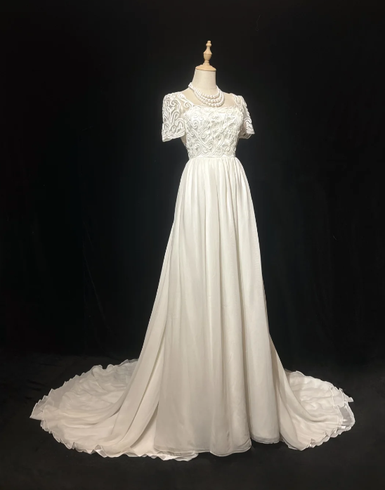 Ivory A Line Wedding Dress With Applique Elegant Chiffon Wedding Gowns