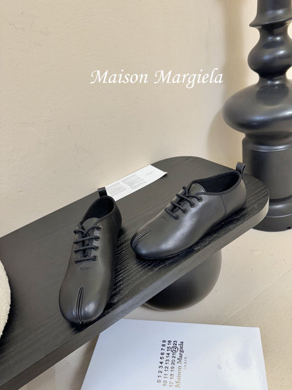 Maison Margiela Split-Toe Black Mary Jane Flat in Sheepskin 580461