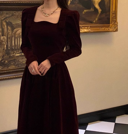 Birthday dress high-end Hepburn style niche high-end temperament square collar dress R1807
