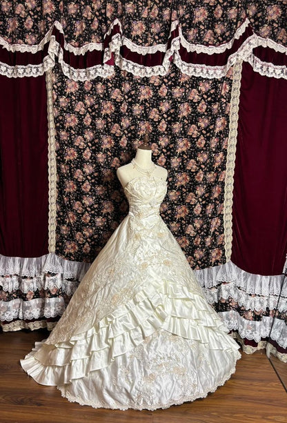Glamorous Strapless Satin Floral Embroidery Wedding Dress Ruffled Layers Bridal Gown TP5086