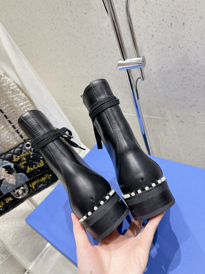 SW Mckenzee Boot with Pearl Chain Black Leather 554361