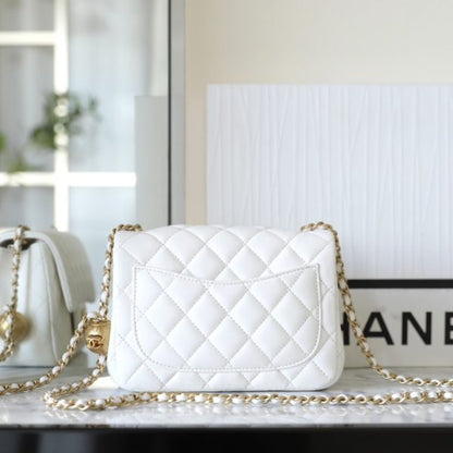 C hanel 22C CF metal ball bag (White)
