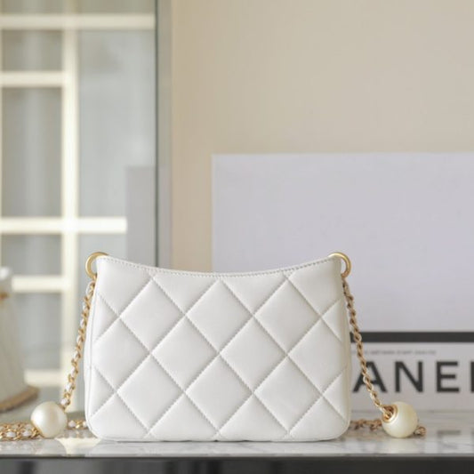 C hanel 24s 𝗁𝗈𝖻𝗈 crossbody bag (White)