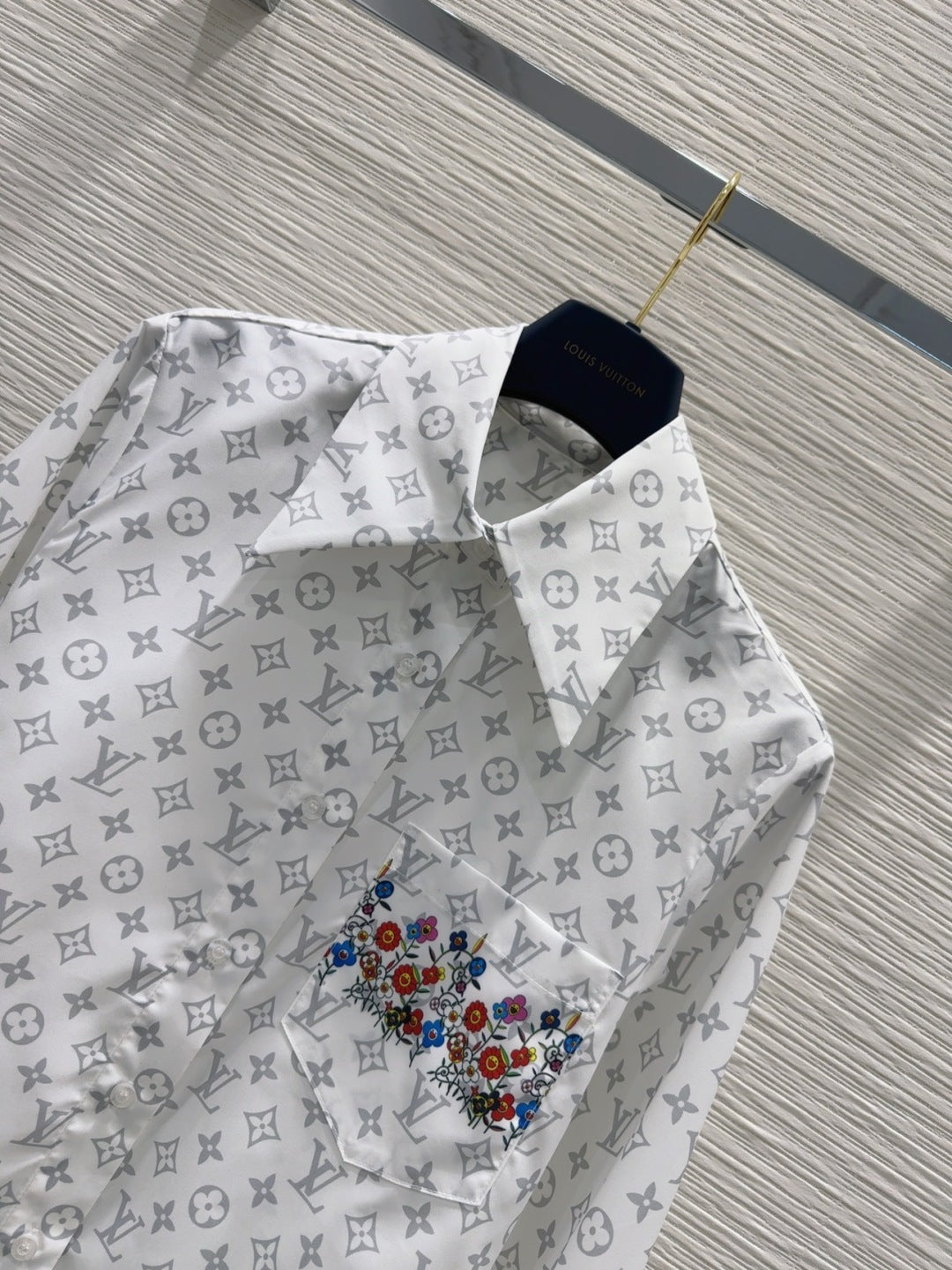 LV 25 Floral Wristband Shirt White Grey Polyester