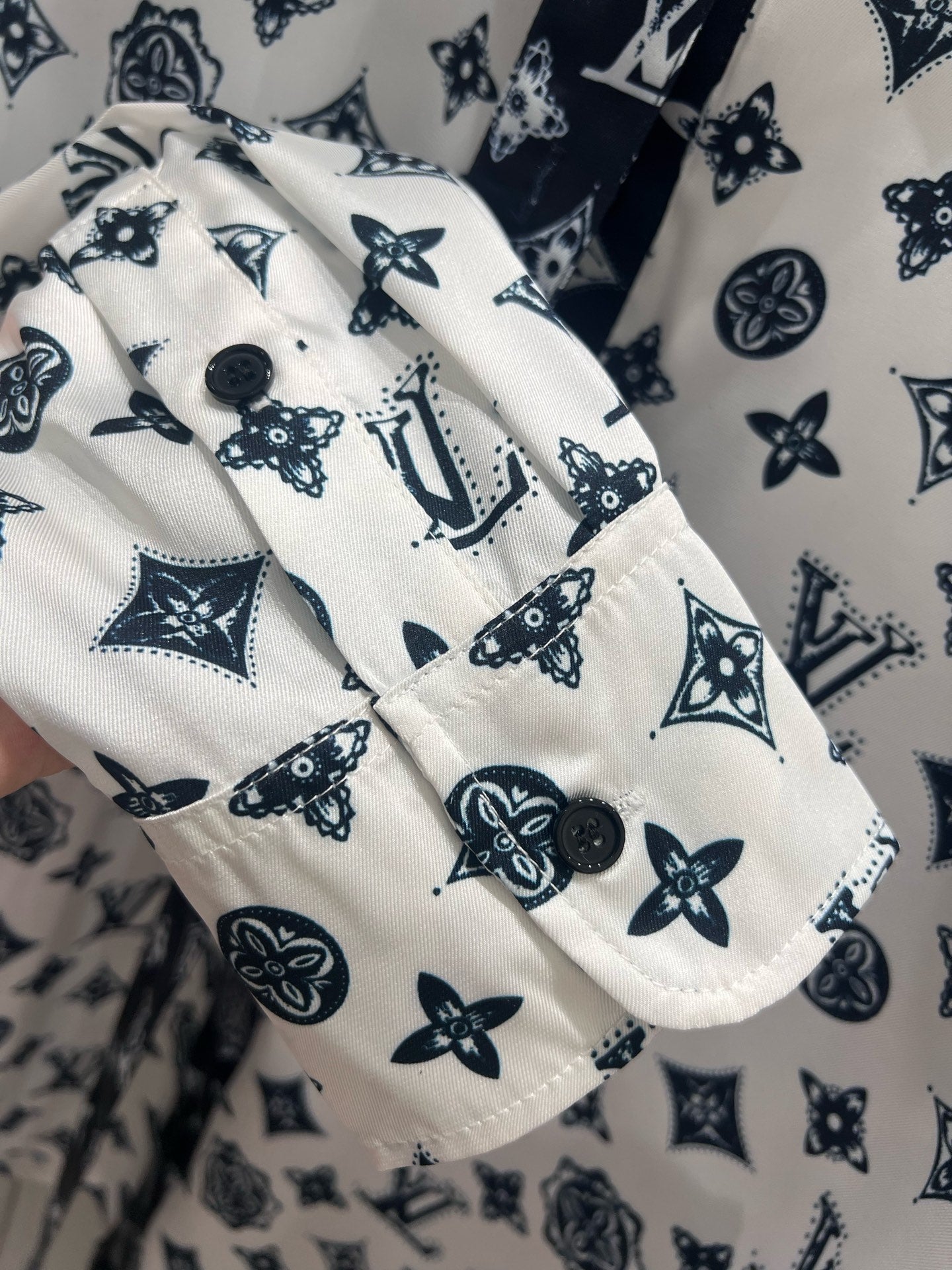 LV 25 Logo Shirt Black White 210661