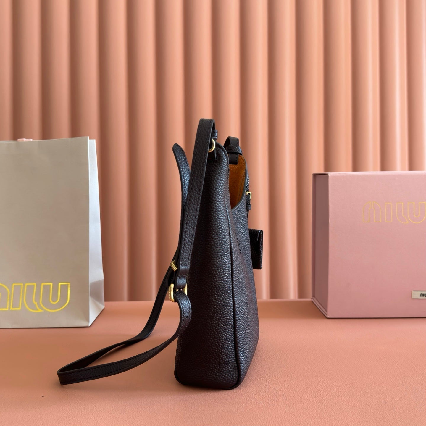 Miu Leather Bucket Bag 16cm Black Grain Cowhide
