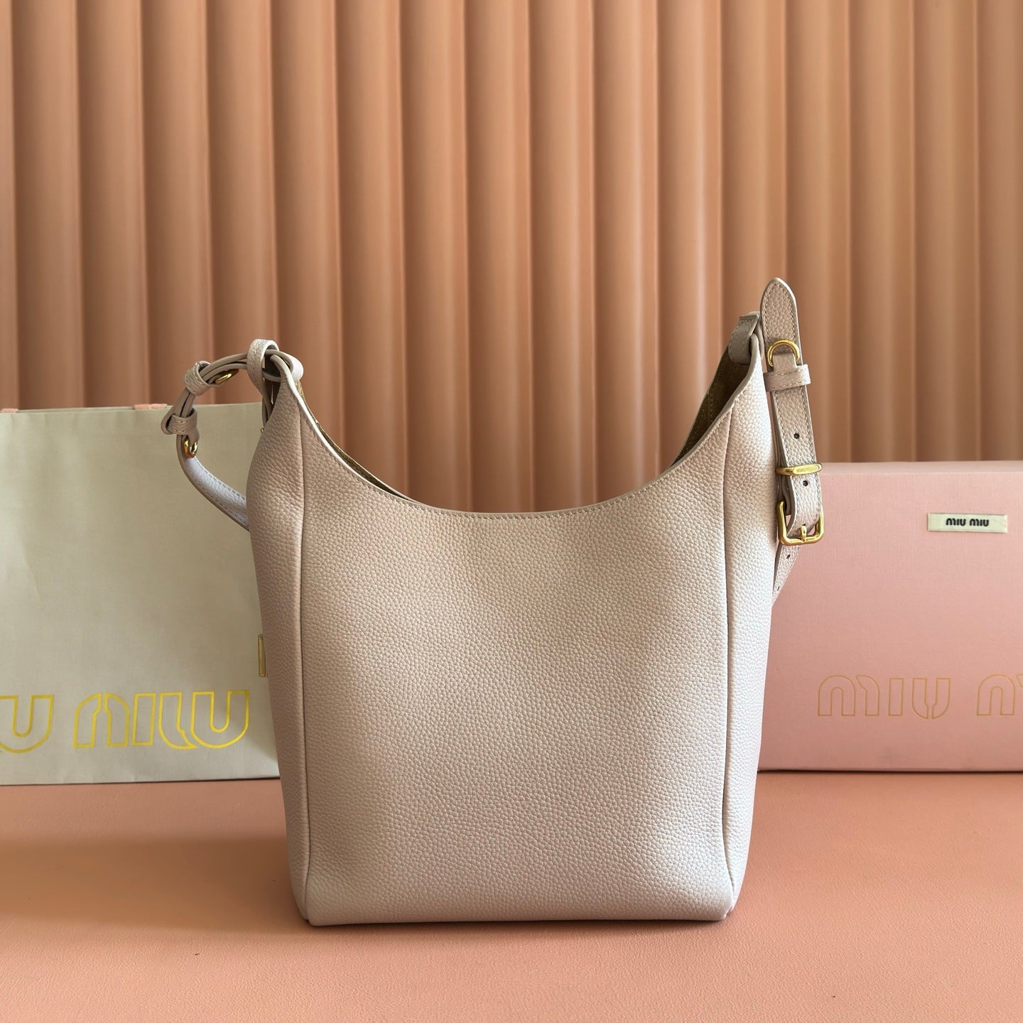 Miu Leather Bucket Bag 23cm Powder Pink Grain Cowhide