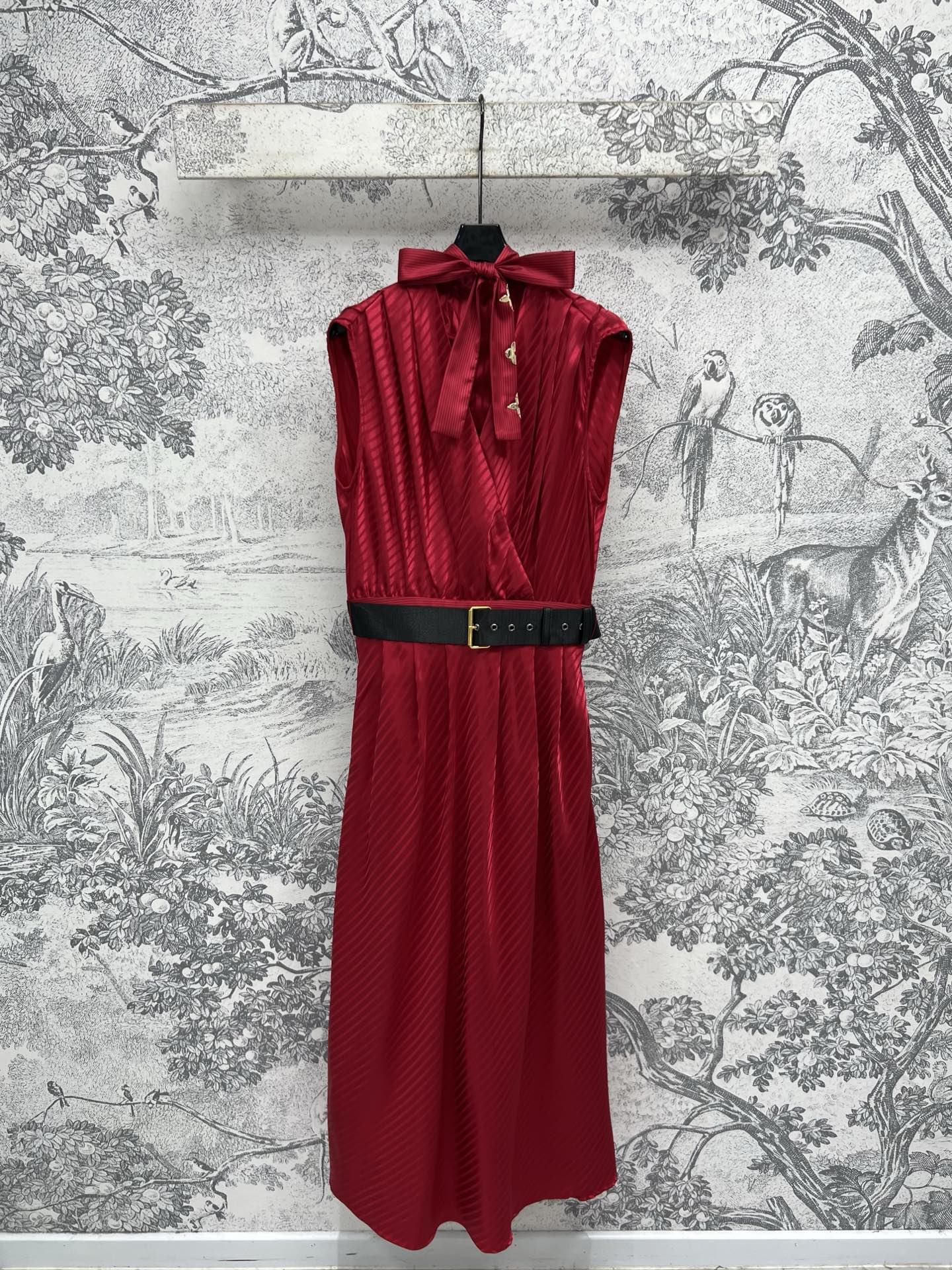 LV 25 Ped Pleated Cross Dress Red Polyester