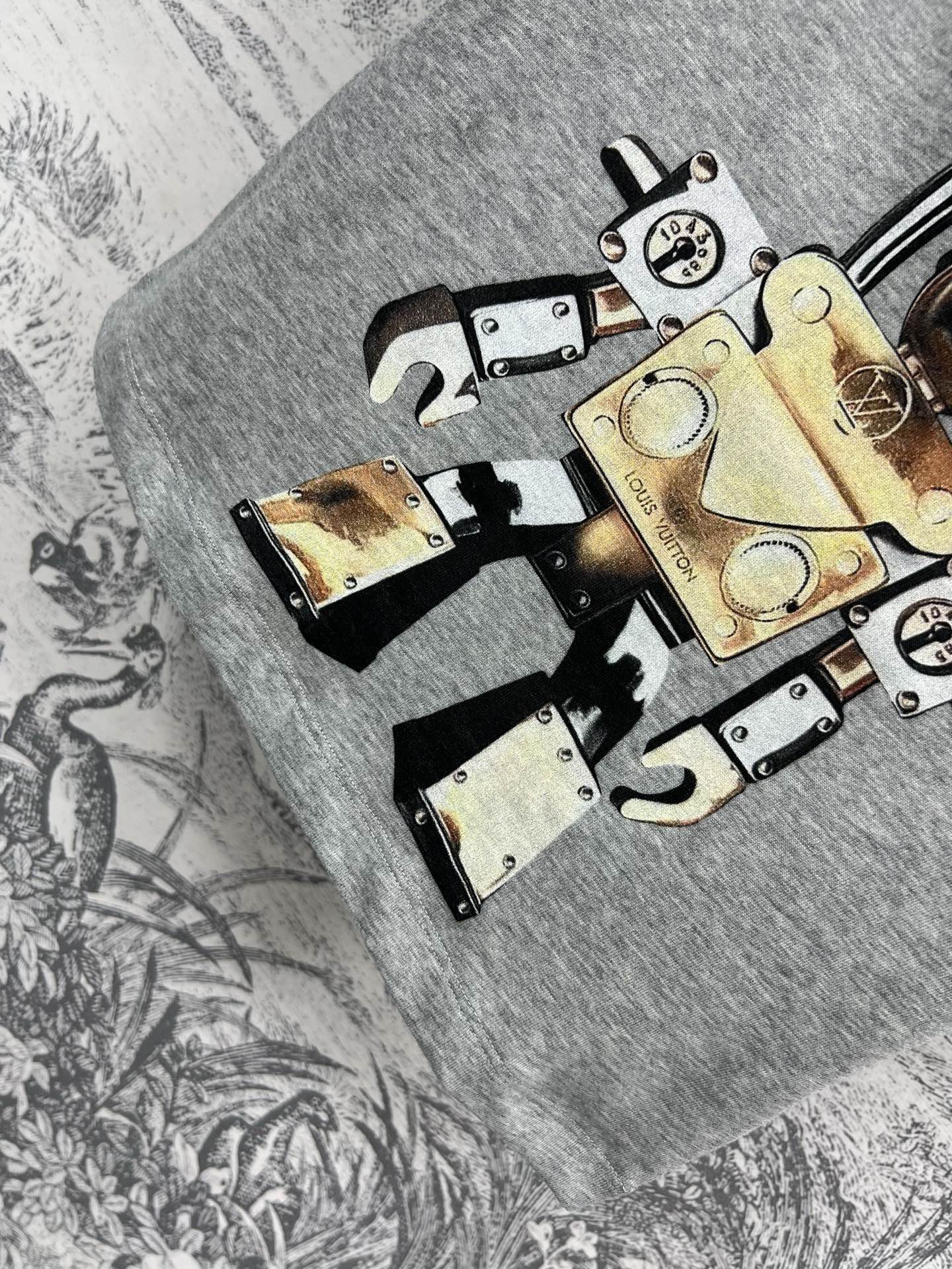 LV 25 Robot On The Chest T-Shirt Grey Cotton