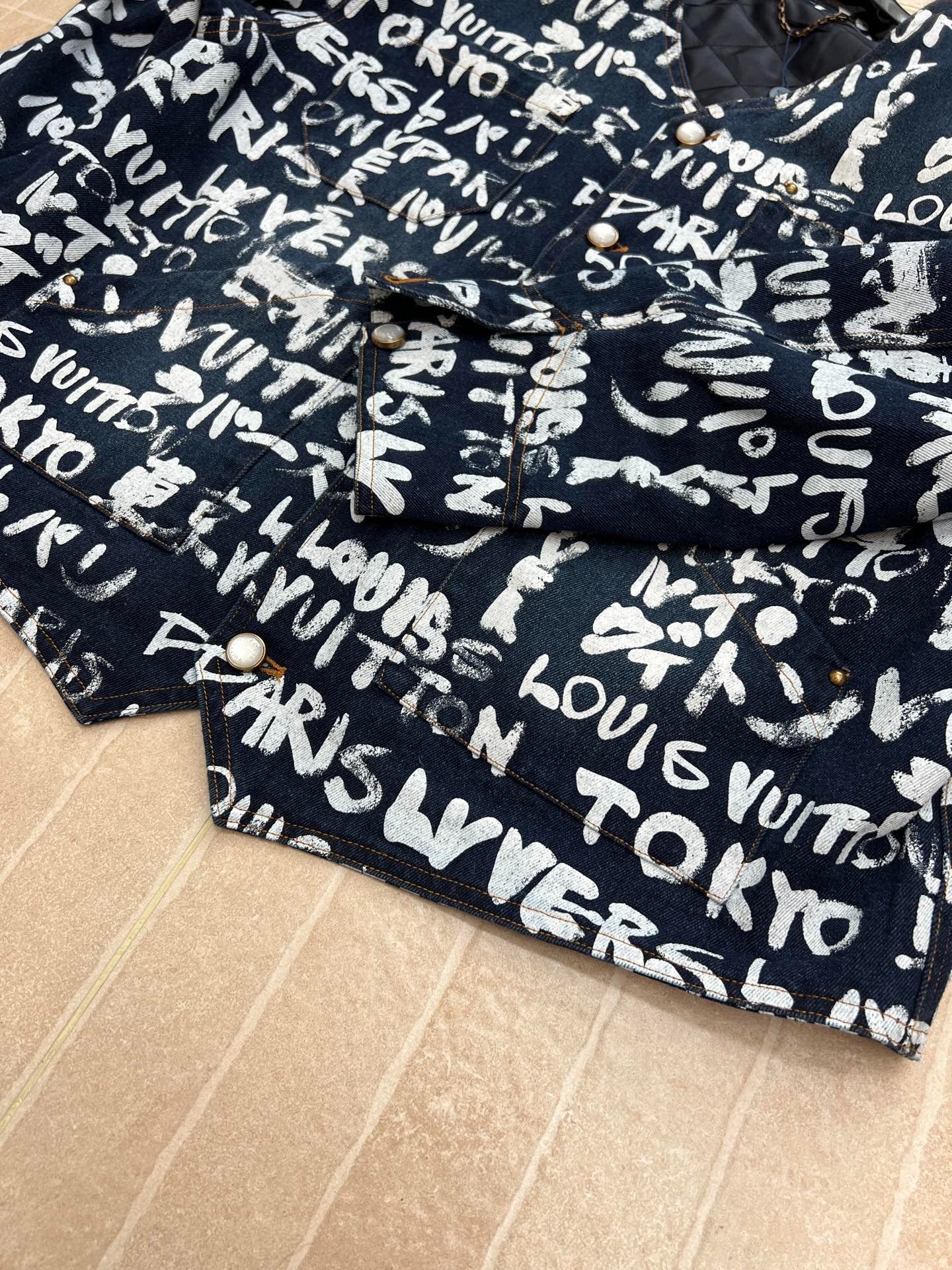 LV 25S JACKET 0162