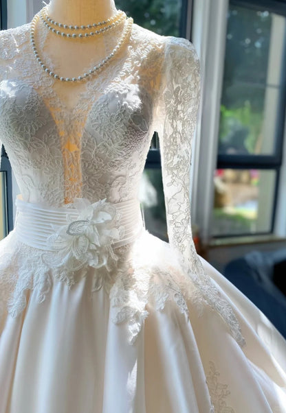 Vintage Palace Ivory Long Sleeve Lace V-Neck Satin Floor-Length Ball Gown Wedding Dresses