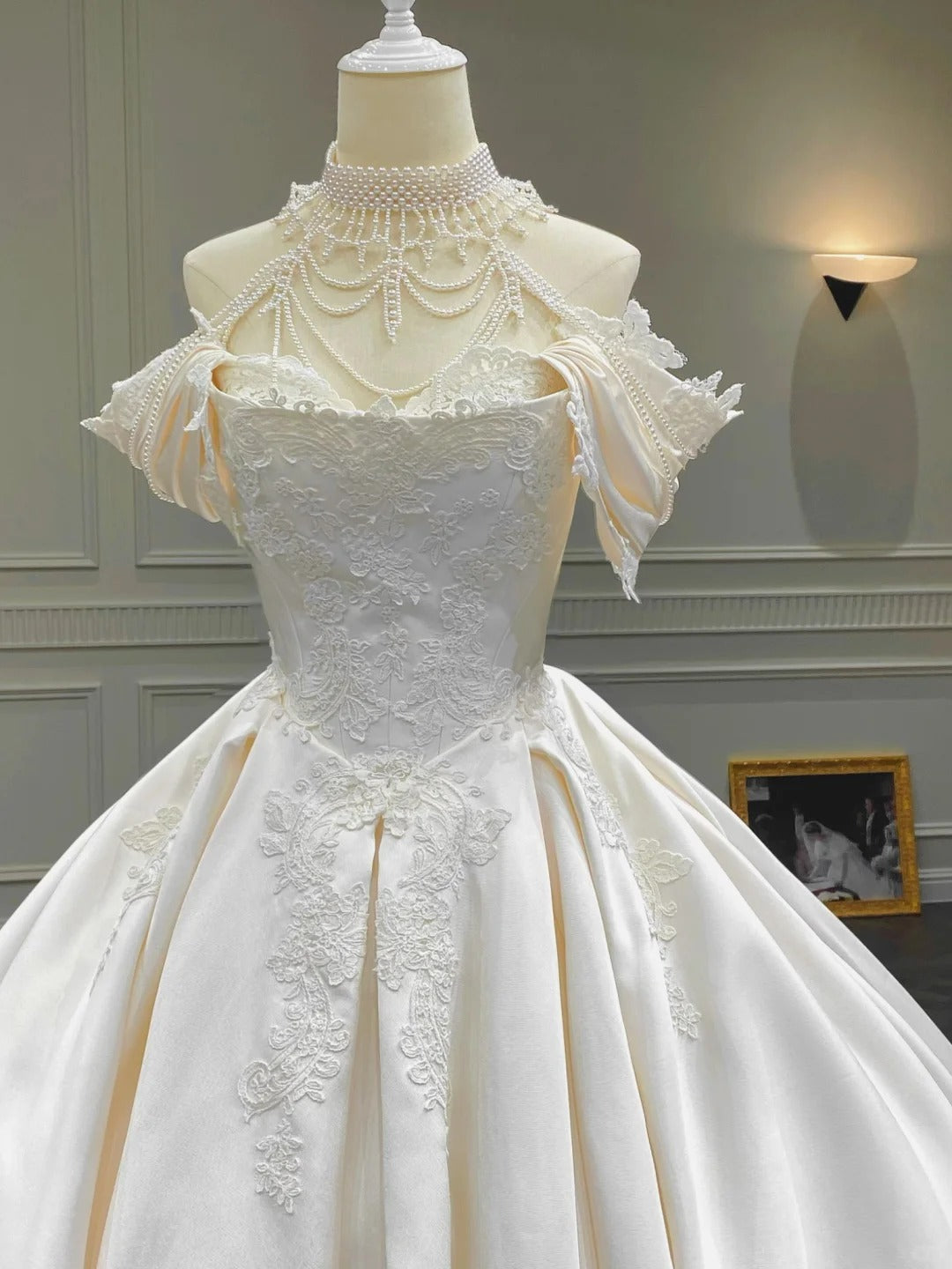 Vintage Palace Ivory Off-The-Shoulder Lace Embroidered Ball Gown Satin Wedding Dresses
